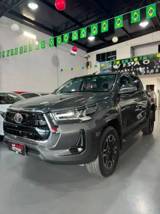 TOYOTA HILUX 2.8 D-4D TURBO DIESEL CD SRX 4X4 AUTOMÁTICO