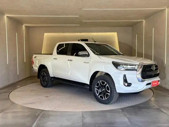 TOYOTA HILUX 2.8 D-4D TURBO DIESEL CD SRX LIMITED 4X4 AUTOMÁTICO