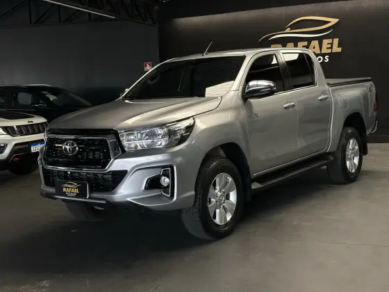 TOYOTA HILUX 2.8 SR 4X4 CD 16V DIESEL 4P AUTOMÁTICO TOYOTA HILUX 2.8 SR 4X4 CD 16V DIESEL 4P AUTOMÁTICO
