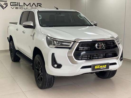 TOYOTA-HILUX-2023