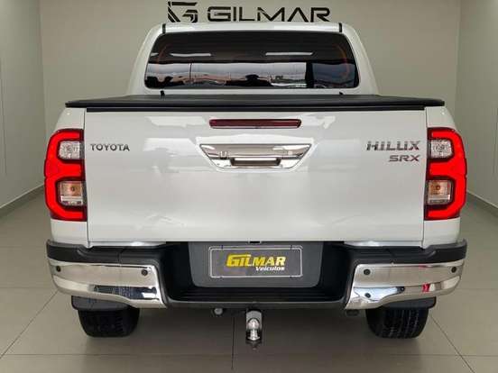 TOYOTA-HILUX-2023