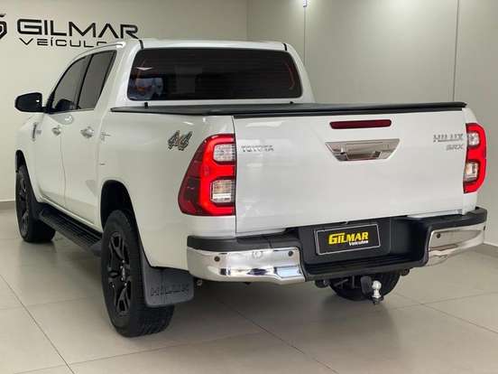 TOYOTA-HILUX-2023