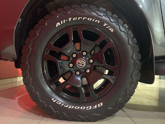 TOYOTA-HILUX-2.8 D-4D TURBO DIESEL CD SRX 4X4 AUTOMÁTICO TOYOTA-HILUX-2021