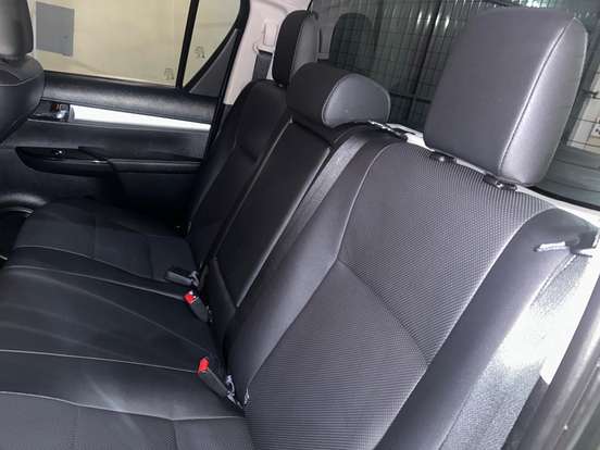 TOYOTA-HILUX-2.8 D-4D TURBO DIESEL CD SRX 4X4 AUTOMÁTICO TOYOTA-HILUX-2021