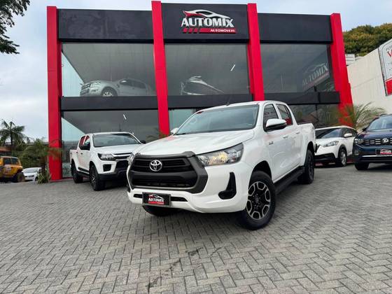 TOYOTA HILUX 2.8 D-4D TURBO DIESEL CS 4X4 MANUAL
