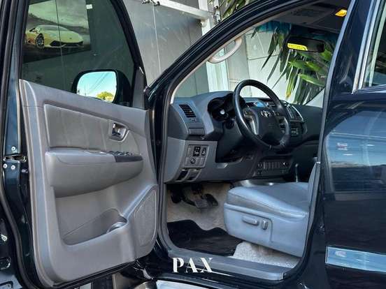 TOYOTA-HILUX-2014