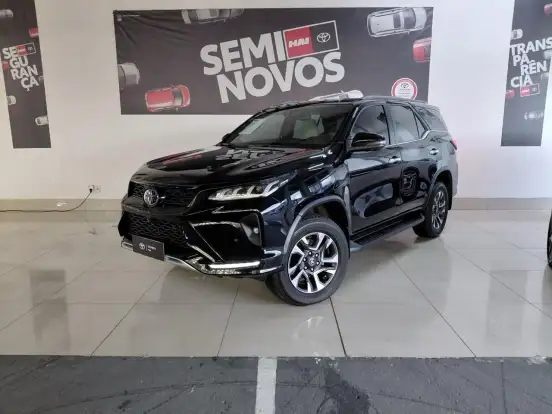 TOYOTA-HILUX SW4-2.8 D-4D TURBO DIESEL DIAMOND 7L 4X4 AUTOMÁTICO TOYOTA-HILUX SW4-2023