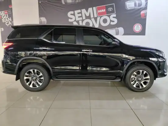 TOYOTA-HILUX SW4-2023