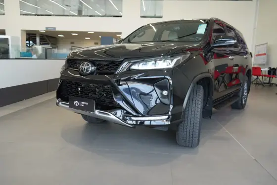 TOYOTA HILUX SW4 2.8 D-4D TURBO DIESEL DIAMOND 7L 4X4 AUTOMÁTICO TOYOTA HILUX SW4 2.8 D-4D TURBO DIESEL DIAMOND 7L 4X4 AUTOMÁTICO