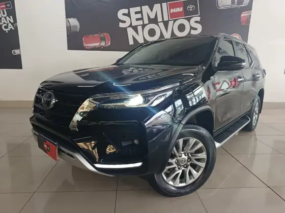 TOYOTA HILUX SW4 2.8 D-4D TURBO DIESEL SRX 7L 4X4 AUTOMÁTICO