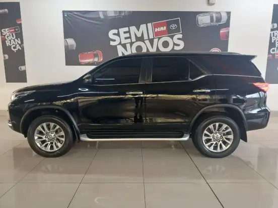 TOYOTA-HILUX SW4-2.8 D-4D TURBO DIESEL SRX 7L 4X4 AUTOMÁTICO TOYOTA-HILUX SW4-2023
