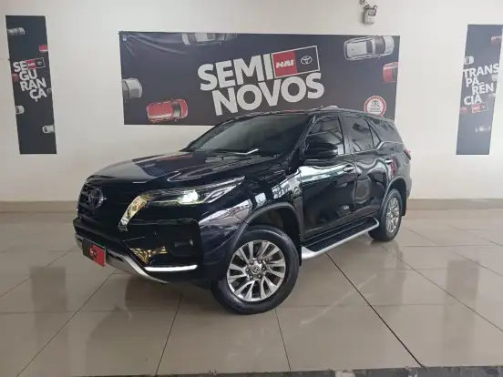 TOYOTA-HILUX SW4-2.8 D-4D TURBO DIESEL SRX PLATINUM 7L 4X4 AUTOMÁTICO TOYOTA-HILUX SW4-2025