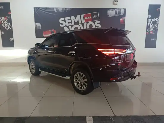 TOYOTA-HILUX SW4-2.8 D-4D TURBO DIESEL SRX PLATINUM 7L 4X4 AUTOMÁTICO TOYOTA-HILUX SW4-2025