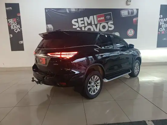TOYOTA-HILUX SW4-2.8 D-4D TURBO DIESEL SRX PLATINUM 7L 4X4 AUTOMÁTICO TOYOTA-HILUX SW4-2025