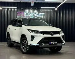 TOYOTA HILUX SW4 2.8 D-4D TURBO DIESEL DIAMOND 7L 4X4 AUTOMÁTICO TOYOTA HILUX SW4 2.8 D-4D TURBO DIESEL DIAMOND 7L 4X4 AUTOMÁTICO