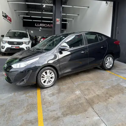 TOYOTA-YARIS-2018
