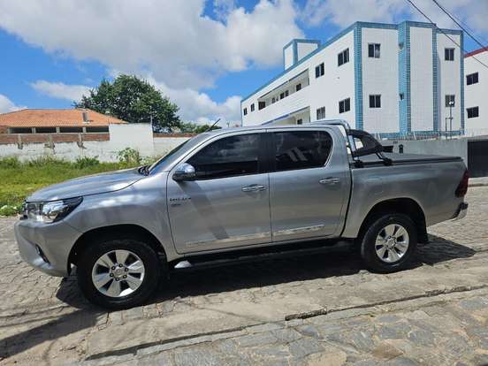 TOYOTA-HILUX-2017