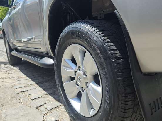 TOYOTA-HILUX-2.7 SR 4X2 CD 16V FLEX 4P MANUAL TOYOTA-HILUX-2017