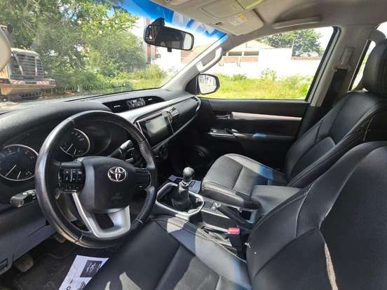 TOYOTA-HILUX-2.7 SR 4X2 CD 16V FLEX 4P MANUAL TOYOTA-HILUX-2017