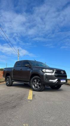TOYOTA HILUX 2.8 D-4D TURBO DIESEL CD SR 4X4 AUTOMÁTICO