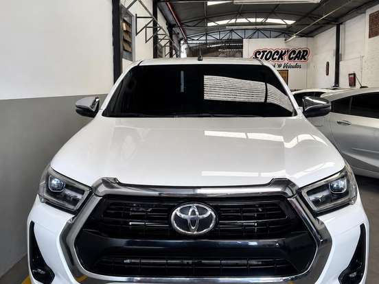 TOYOTA-HILUX-2.8 D-4D TURBO DIESEL CD SRV 4X4 AUTOMÁTICO TOYOTA-HILUX-2024