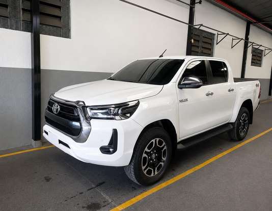 TOYOTA-HILUX-2024