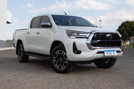 TOYOTA HILUX 2.8 D-4D TURBO DIESEL CD SRX 4X4 AUTOMÁTICO