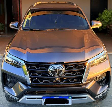 TOYOTA HILUX SW4 2.8 D-4D TURBO DIESEL SRX 7L 4X4 AUTOMÁTICO