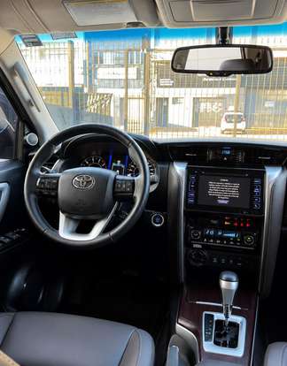 TOYOTA-HILUX SW4-2016