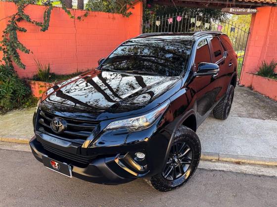 TOYOTA HILUX SW4 2.8 SRX 4X4 7 LUGARES 16V TURBO INTERCOOLER DIESEL 4P AUTOMÁTICO