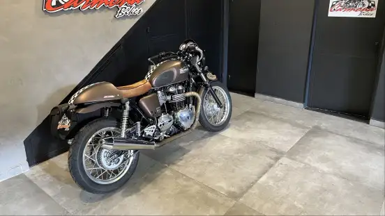 TRIUMPH-THRUXTON-2014