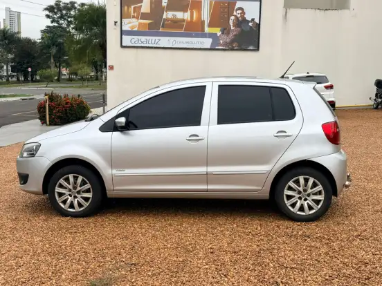 VOLKSWAGEN-FOX-1.0 MI TREND 8V FLEX 4P MANUAL VOLKSWAGEN-FOX-2011