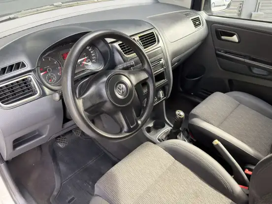 VOLKSWAGEN-FOX-2012