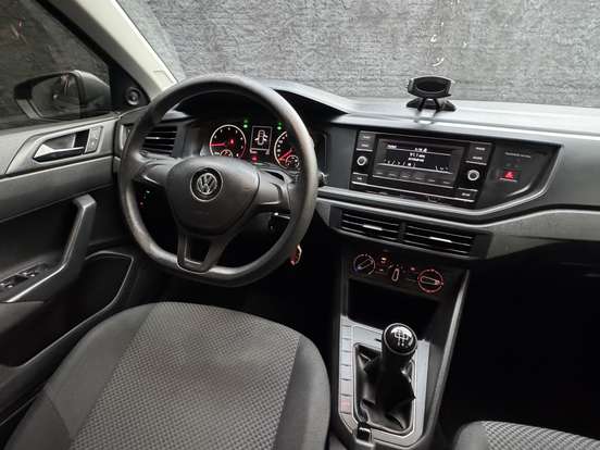 VOLKSWAGEN-POLO-2019