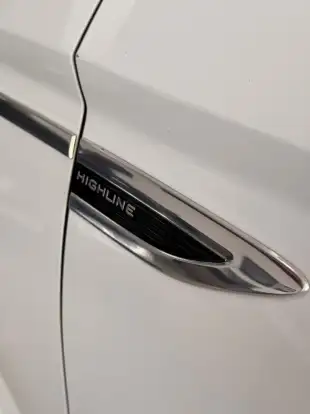 VOLKSWAGEN-TAOS-2023