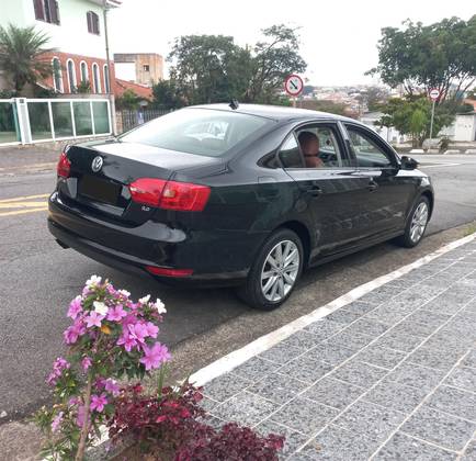 VOLKSWAGEN JETTA 2.0 COMFORTLINE FLEX 4P TIPTRONIC