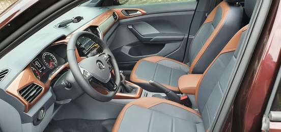 VOLKSWAGEN-T-CROSS-2019