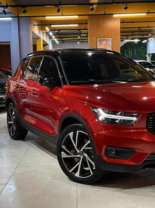 VOLVO-XC40-2021