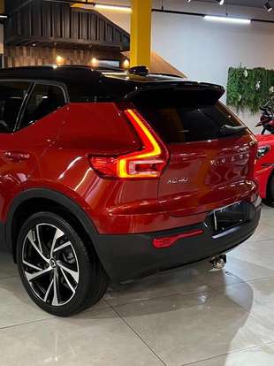 VOLVO-XC40-2021
