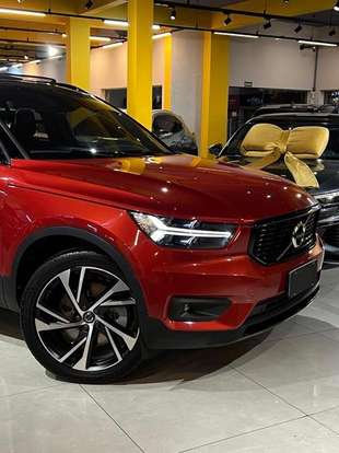 VOLVO-XC40-2021