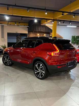 VOLVO-XC40-2021