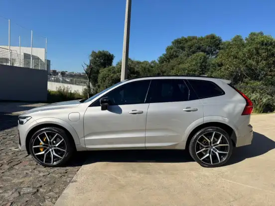 VOLVO-XC60-2022