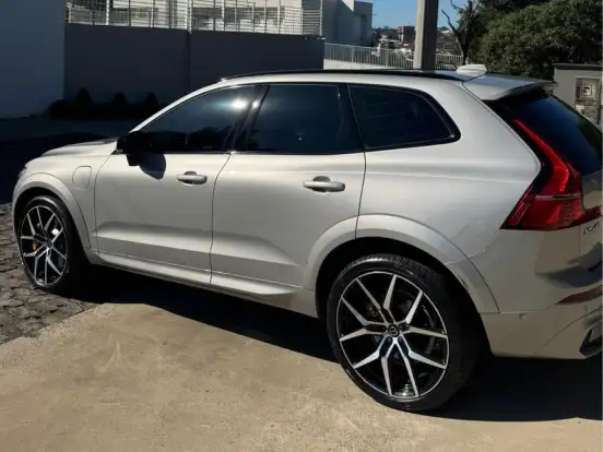 VOLVO-XC60-2022