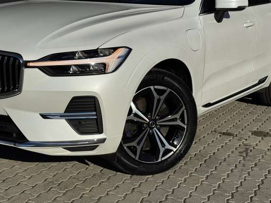 VOLVO-XC60-2021