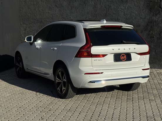 VOLVO-XC60-2021
