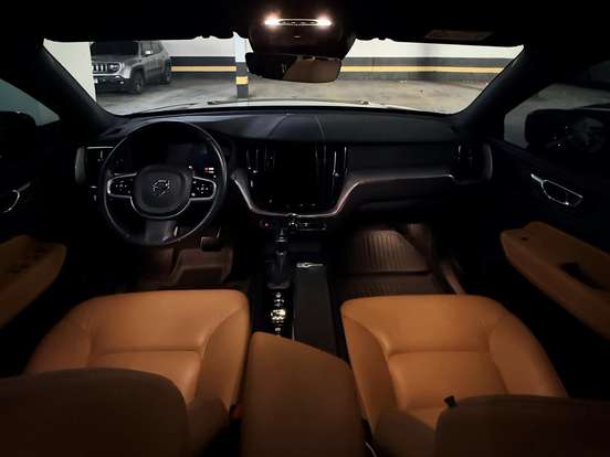 VOLVO-XC60-2.0 T5 GASOLINA MOMENTUM AWD GEARTRONIC VOLVO-XC60-2018