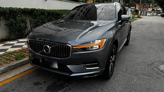 VOLVO XC60 2.0 T8 HYBRID MOMENTUM AWD GEARTRONIC