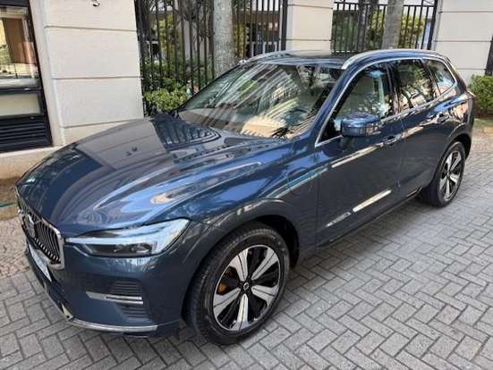 VOLVO-XC60-2023