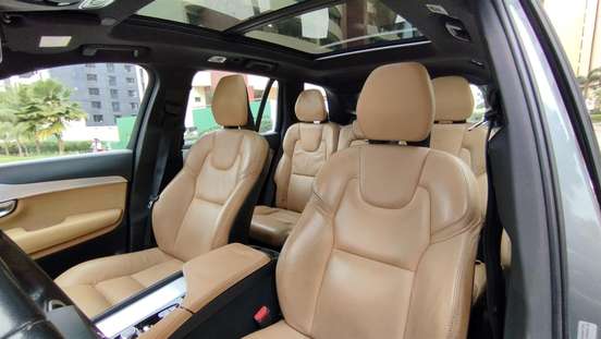VOLVO-XC90-2018