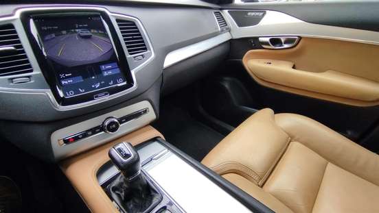 VOLVO-XC90-2018
